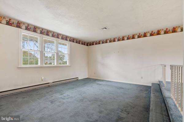 1071 LARSON RD, Schwenksville, PA 19473