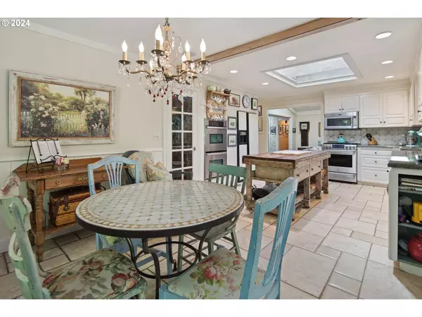 21545 SW JOHNSON RD, West Linn, OR 97068