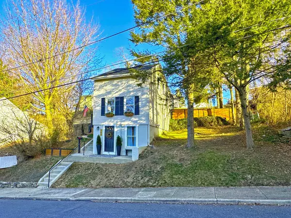 389 W Nesquehoning St, Easton, PA 18042-6562