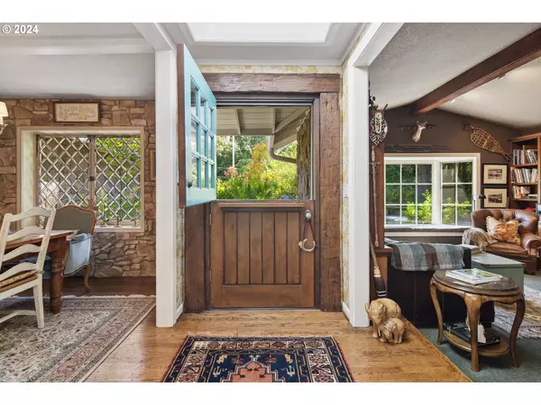 21545 SW JOHNSON RD, West Linn, OR 97068