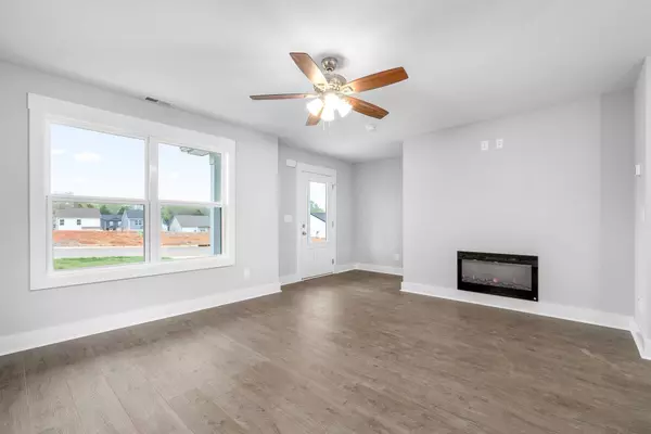 1325 Isaiah Dr, Clarksville, TN 37042