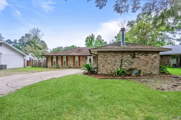 8912 SHADOW BLUFF AVE, Denham Springs, LA 70726