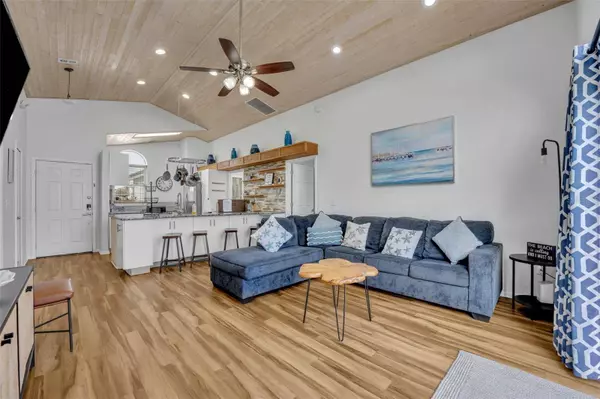 8601 CAVENDISH DR, Kissimmee, FL 34747