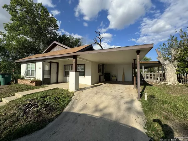 610 AVE B, Crystal City, TX 78839