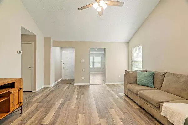 409 Sage Lane, Euless, TX 76039