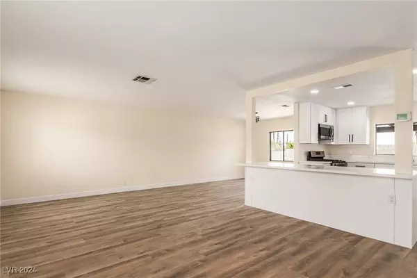 1729 Snughaven Court, Las Vegas, NV 89108