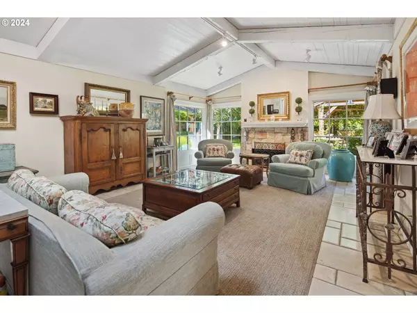 21545 SW JOHNSON RD, West Linn, OR 97068