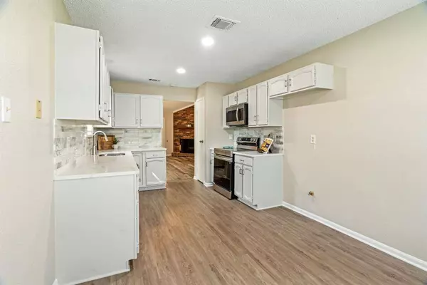 409 Sage Lane, Euless, TX 76039