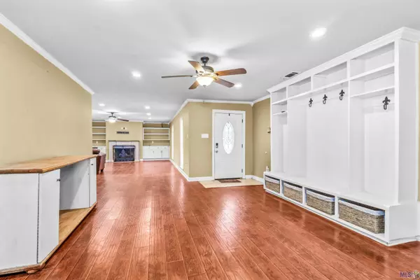 8912 SHADOW BLUFF AVE, Denham Springs, LA 70726