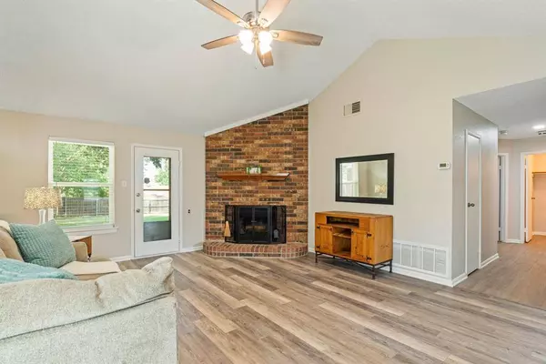 409 Sage Lane, Euless, TX 76039