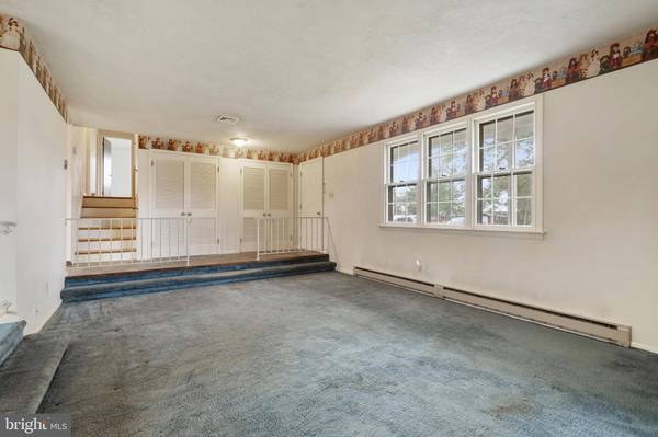 1071 LARSON RD, Schwenksville, PA 19473