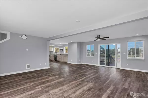 156 Sea Breeze LOOP SE, Ocean Shores, WA 98569