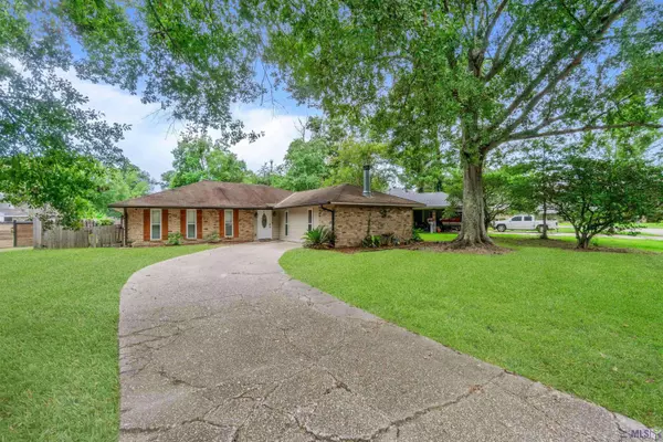 8912 SHADOW BLUFF AVE, Denham Springs, LA 70726