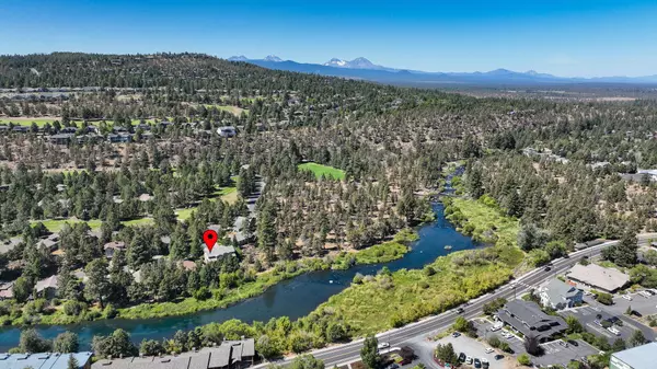 3182 Quiet River LN, Bend, OR 97703