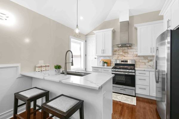 7958 S Lowe AVE, Chicago, IL 60620