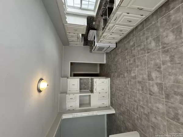 610 AVE B, Crystal City, TX 78839