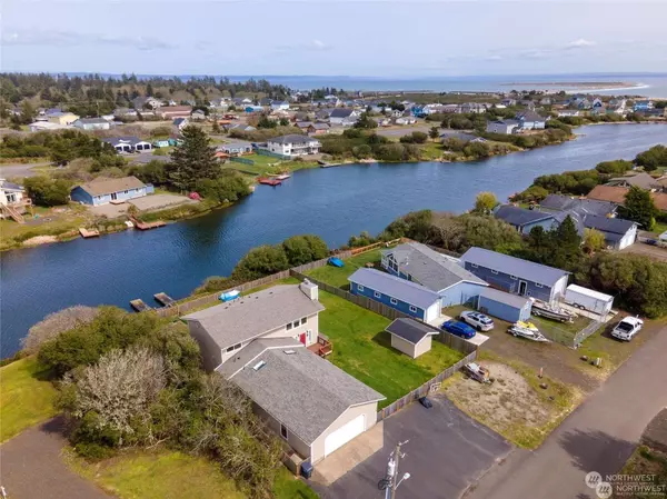 156 Sea Breeze LOOP SE, Ocean Shores, WA 98569