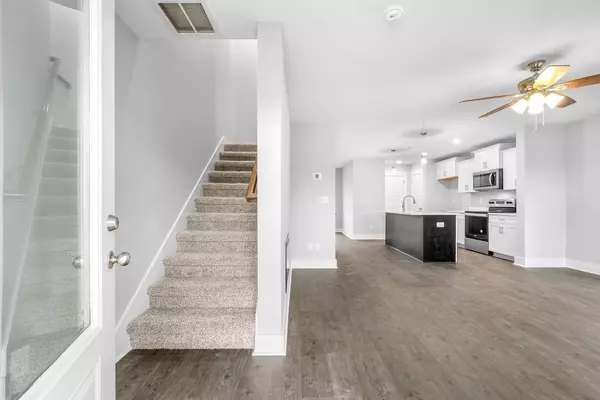 1325 Isaiah Dr, Clarksville, TN 37042