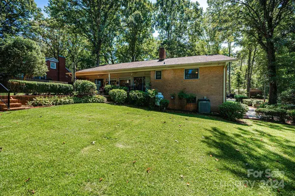 130 Pinehurst LN, Newton, NC 28658