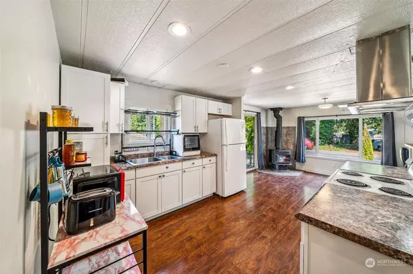 20414 Rhododendron DR E, Bonney Lake, WA 98391