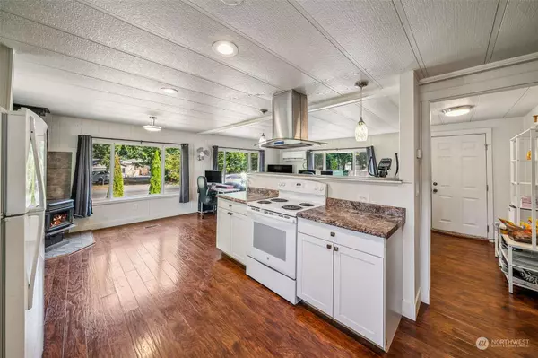 20414 Rhododendron DR E, Bonney Lake, WA 98391