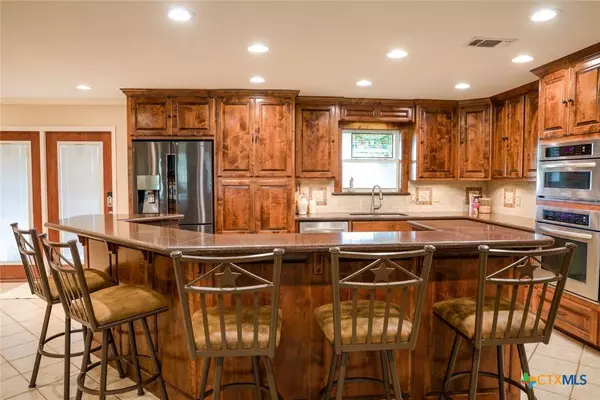 191 County Road 77cc, Hallettsville, TX 77964