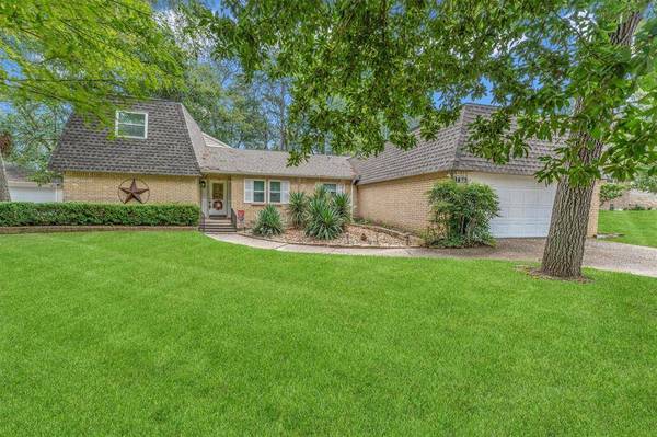 1673 Green Briar DR, Huntsville, TX 77340