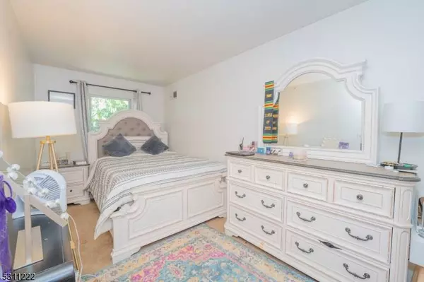 615 Van Buren Ave, Linden City, NJ 07036