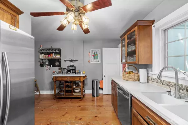 3S701 Deerpath RD, North Aurora, IL 60542