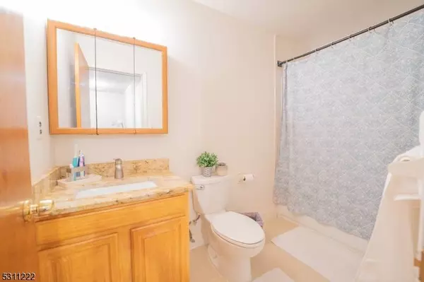 615 Van Buren Ave, Linden City, NJ 07036