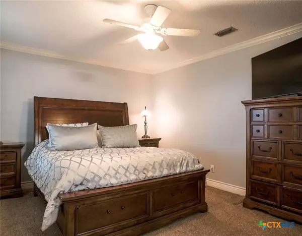 191 County Road 77cc, Hallettsville, TX 77964