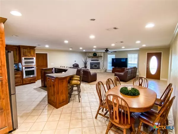 191 County Road 77cc, Hallettsville, TX 77964