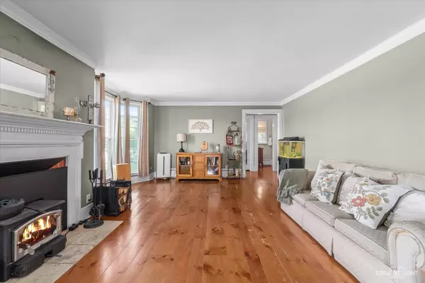 3S701 Deerpath RD, North Aurora, IL 60542