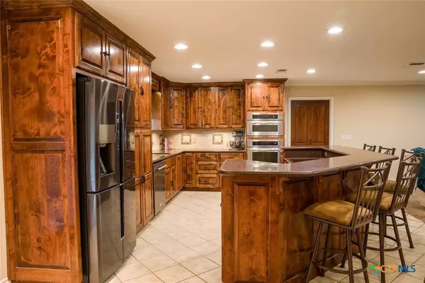 191 County Road 77cc, Hallettsville, TX 77964