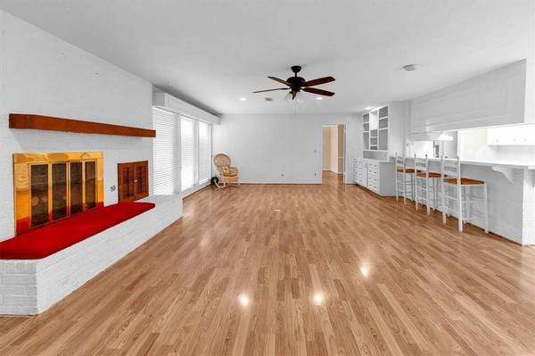 1673 Green Briar DR, Huntsville, TX 77340