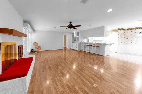 1673 Green Briar DR, Huntsville, TX 77340