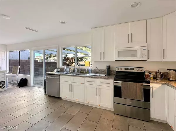 4870 Summerhill Road, Las Vegas, NV 89121