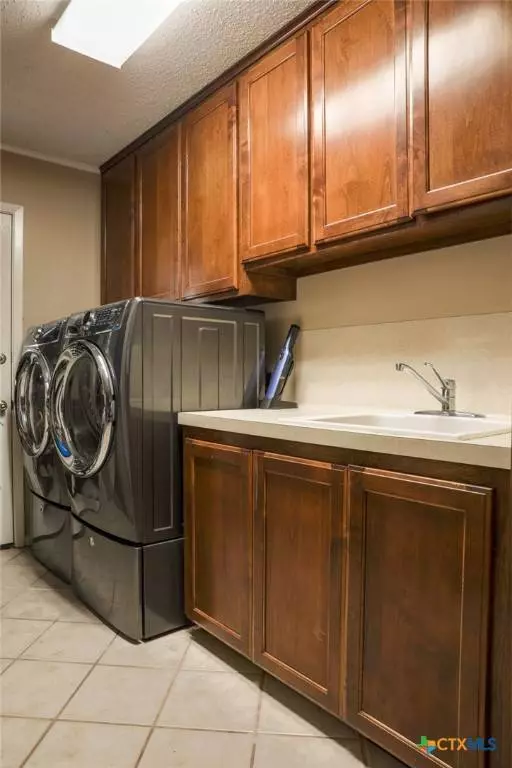 191 County Road 77cc, Hallettsville, TX 77964