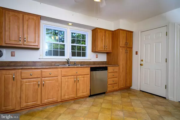 1131 WINDSOR DR, West Chester, PA 19380