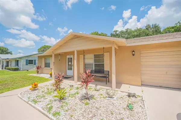 13 WILDWOOD DR, Edgewater, FL 32132