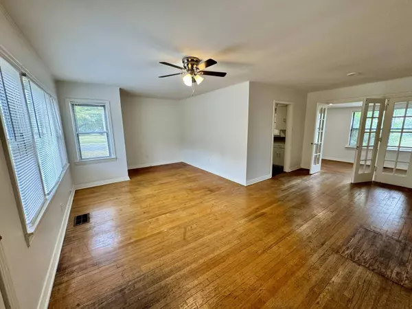 601 S Independence Avenue, Russellville, AR 72801