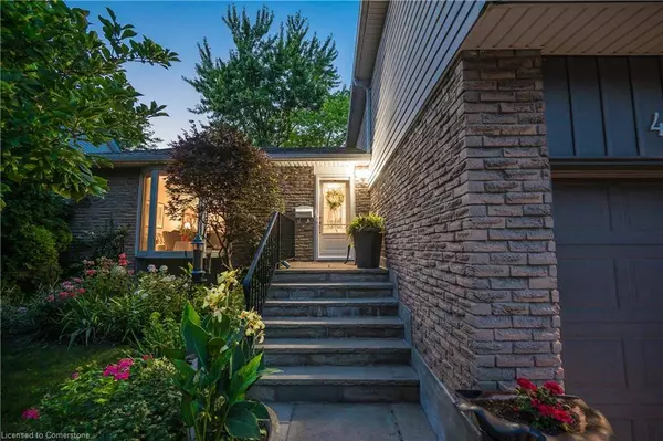 431 Stillmeadow Circle, Waterloo, ON N2L 5M1