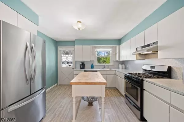 175 Oak Ridge Rd, Clifton City, NJ 07013