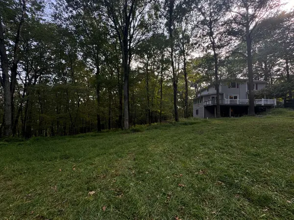 292 Shady Oaks Dr E, Saylorsburg, PA 18353-8104