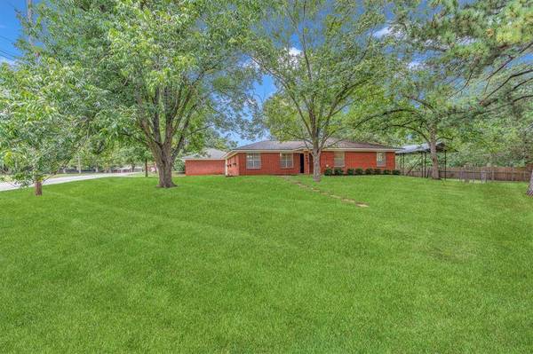 2209 Badger LN, Huntsville, TX 77320