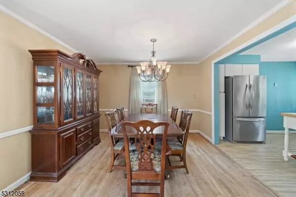 175 Oak Ridge Rd, Clifton City, NJ 07013