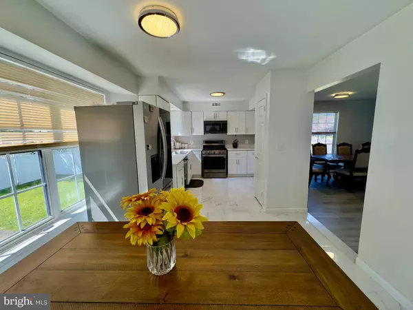 16 BAILLY DR, Burlington, NJ 08016