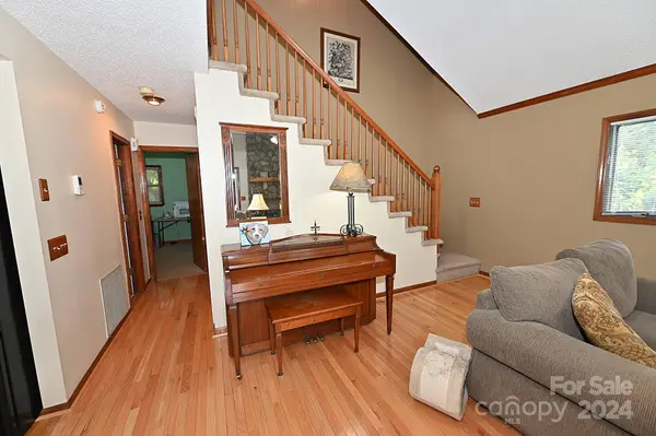 7750 Woodland Hills RD, Hickory, NC 28602