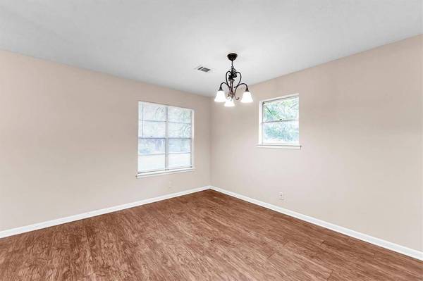 2209 Badger LN, Huntsville, TX 77320