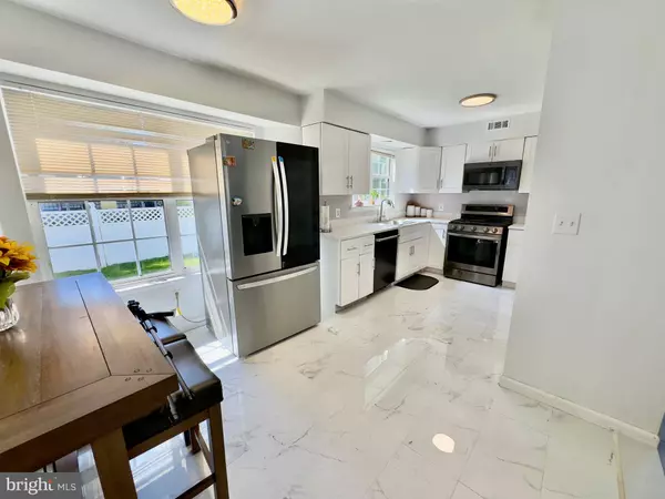 16 BAILLY DR, Burlington, NJ 08016